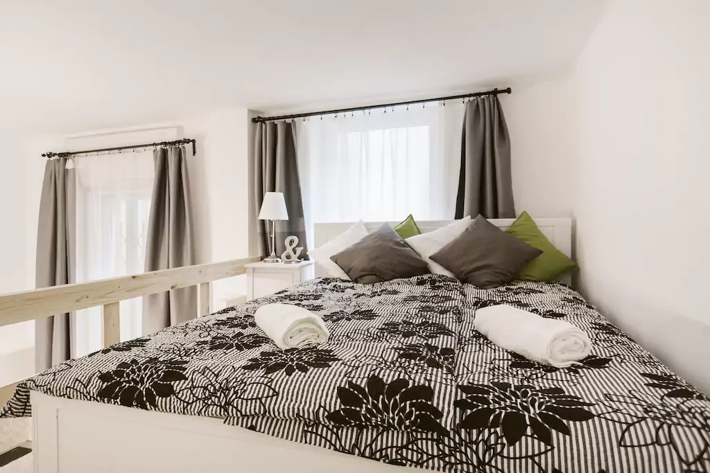 http://budapest-central-apartments.com/wp-content/uploads/2017/01/Central-king-4-00002.jpg